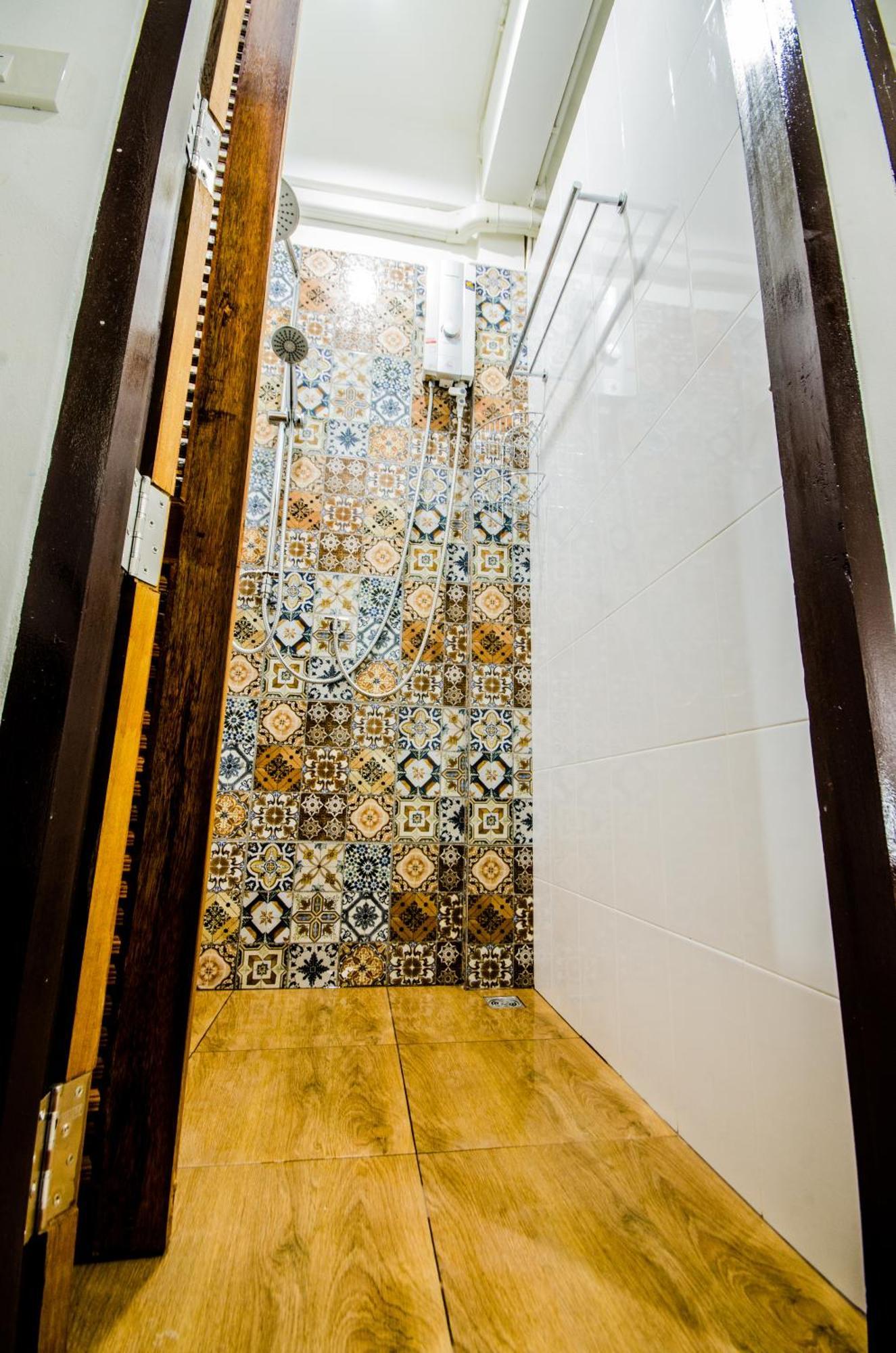 Pier 49 Hostel Bangkok Bagian luar foto