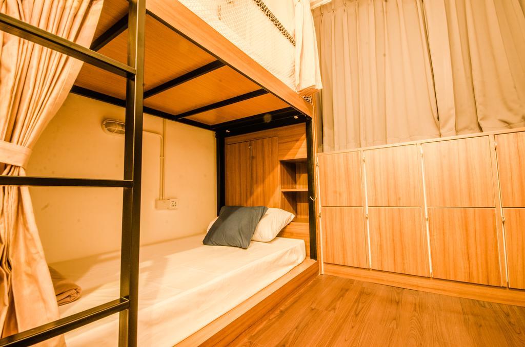 Pier 49 Hostel Bangkok Bagian luar foto