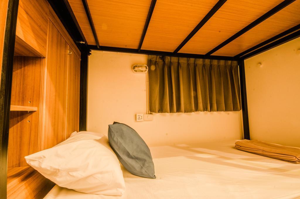 Pier 49 Hostel Bangkok Bagian luar foto