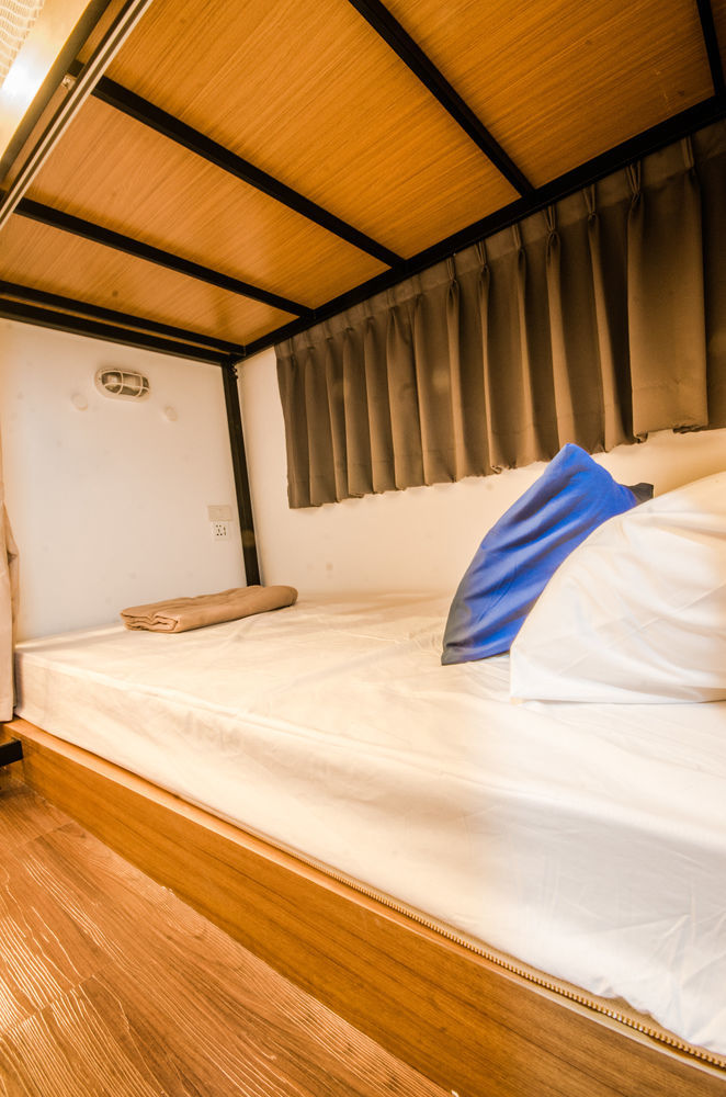 Pier 49 Hostel Bangkok Bagian luar foto