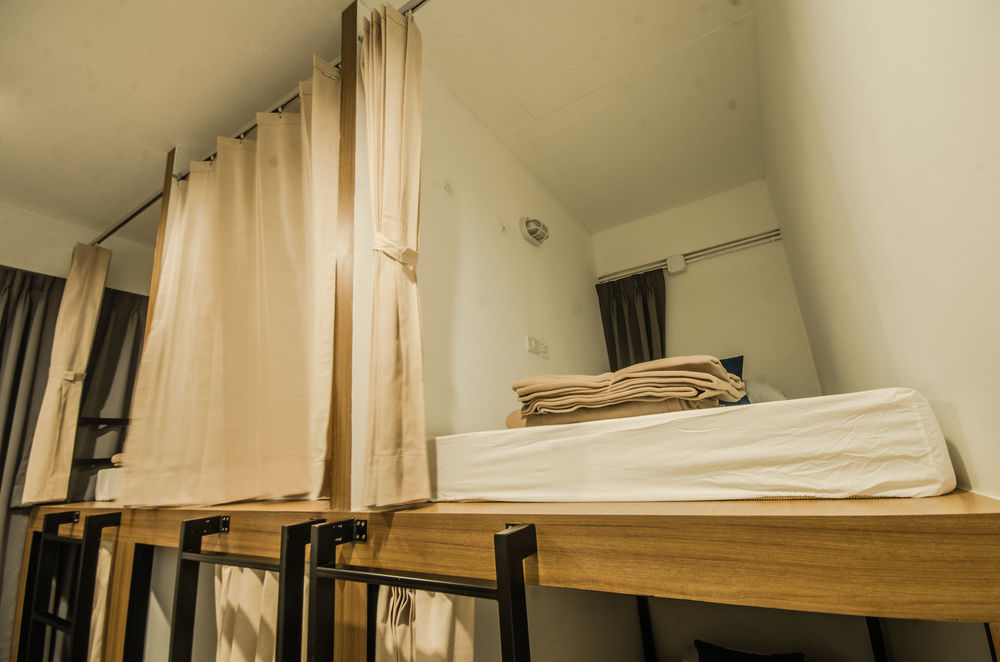 Pier 49 Hostel Bangkok Bagian luar foto