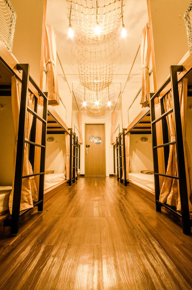 Pier 49 Hostel Bangkok Bagian luar foto