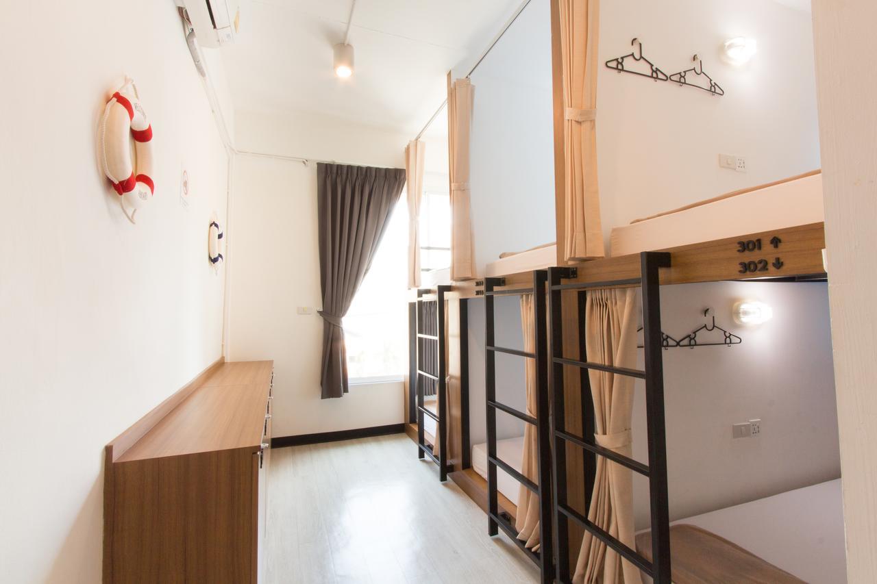Pier 49 Hostel Bangkok Bagian luar foto