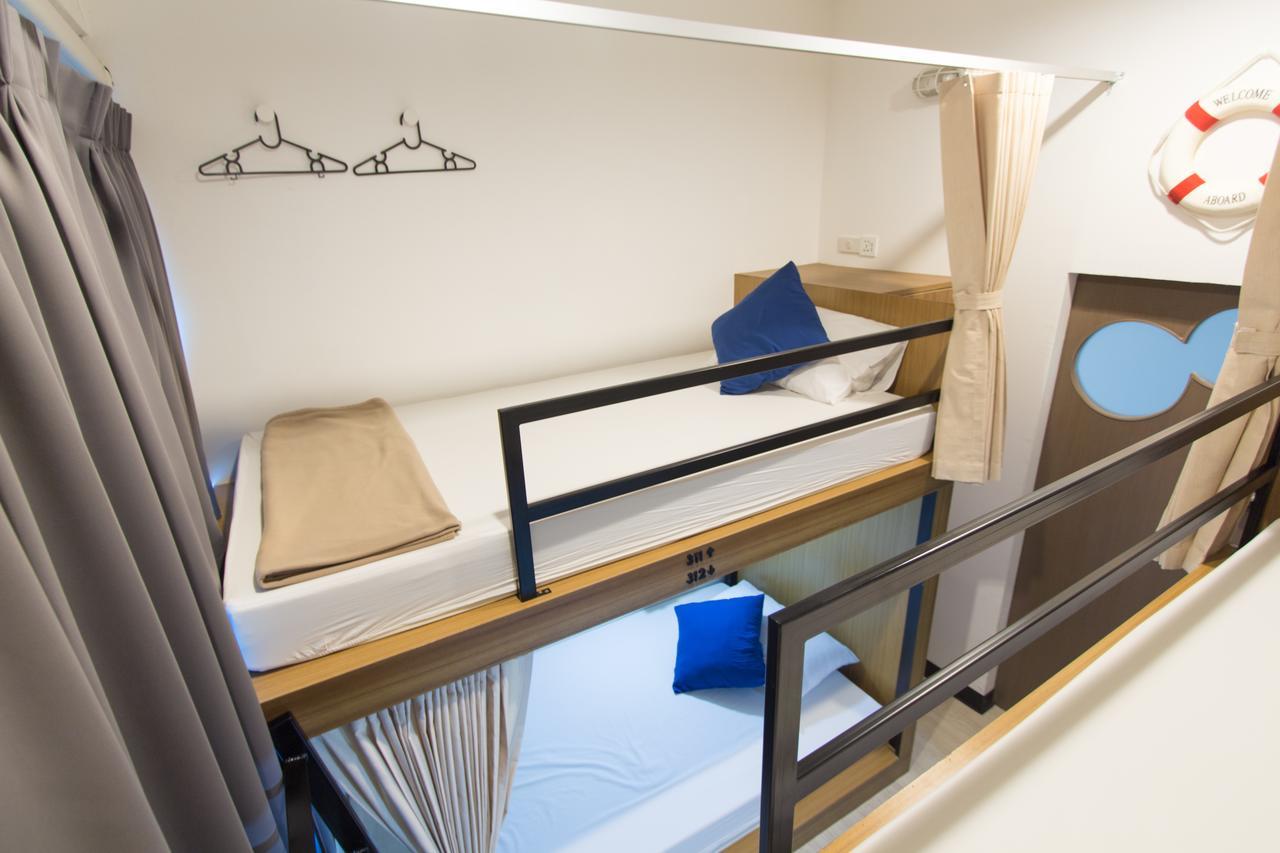 Pier 49 Hostel Bangkok Bagian luar foto