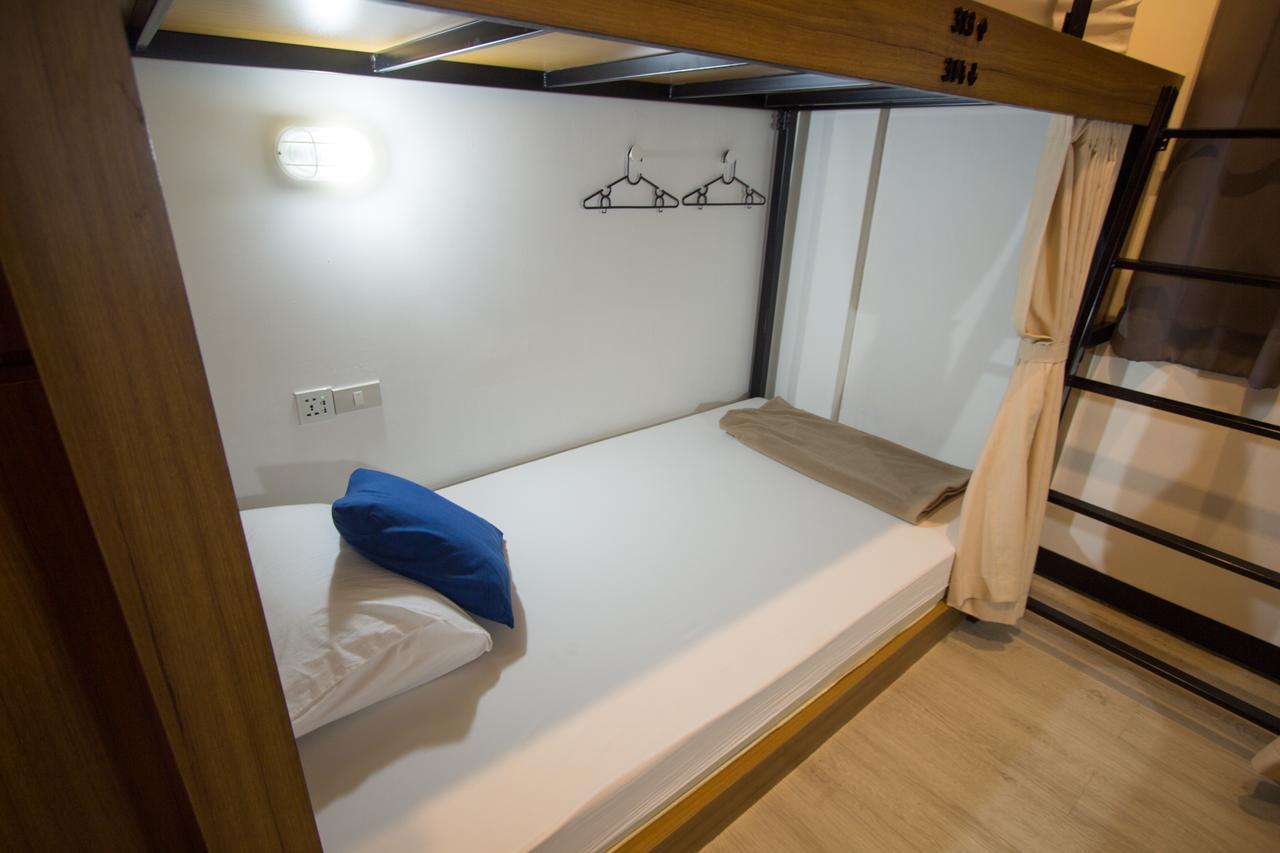 Pier 49 Hostel Bangkok Bagian luar foto