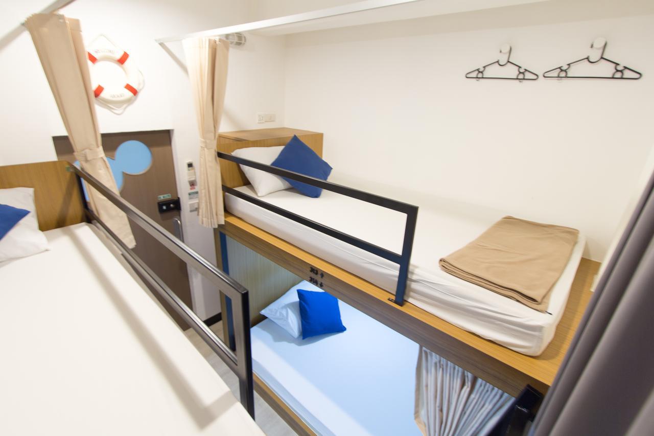 Pier 49 Hostel Bangkok Bagian luar foto