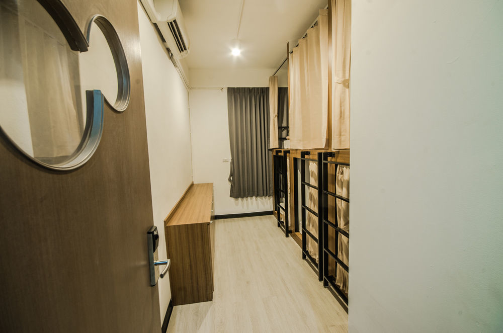 Pier 49 Hostel Bangkok Bagian luar foto